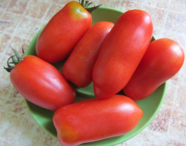 Благодаря плотной мякоти томаты сохраняют идеальную форму при цельноплодном консервировании