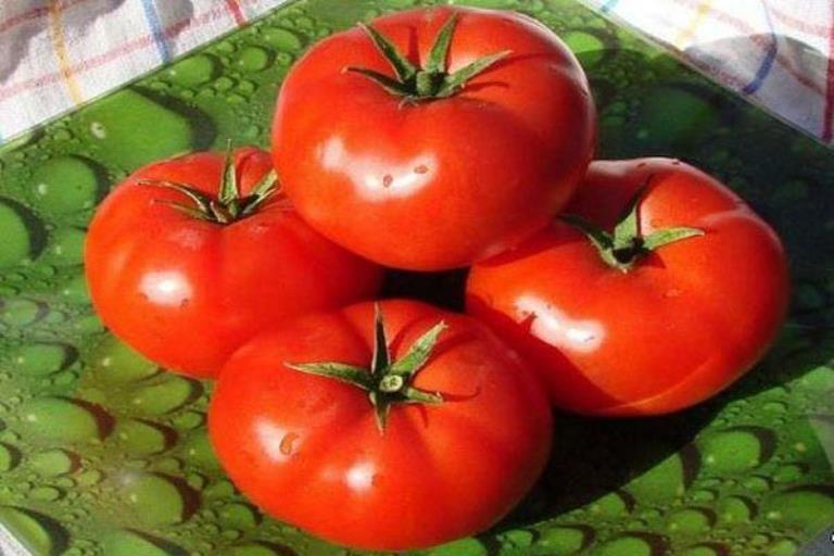 Положительные характеристики плодов и вкусовых качеств у томата самые высокие